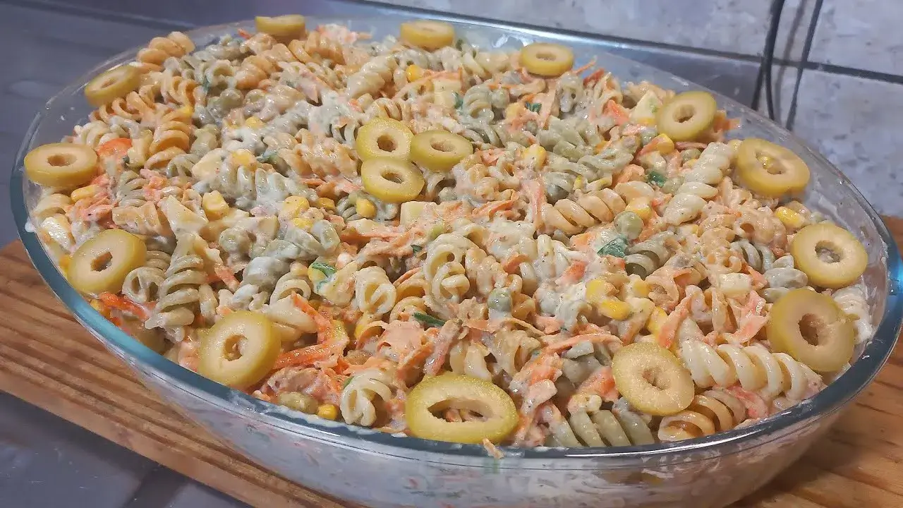 Salada de Macarrão com Atum: Receita Fácil e Saborosa para o Almoço de Domingo