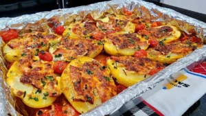Batata Assada com Manteiga, Bacon e Tomate