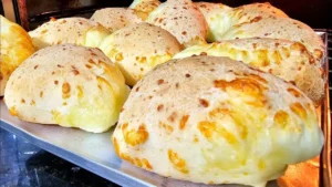 Pão de Queijo que Cresce Muito: Receita Tradicional