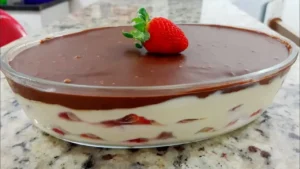Sobremesa de Morango com Chocolate Cremosa