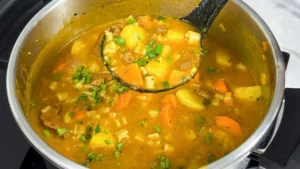 Sopa de Carne Cremosa com Caldo Grosso