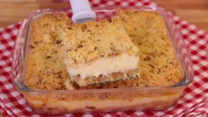 Bolo de Creme com Farofa Crocante e Recheio Cremoso