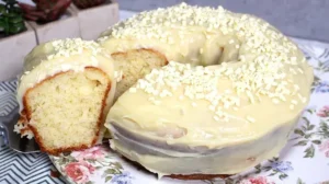 Bolo de Iogurte e Brigadeiro Branco