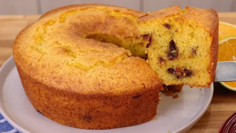 Bolo de laranja com chocolate que derrete na boca e surpreende no sabor
