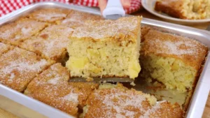 Bolo de maçã que perfuma a casa e fica fofinho por dentro