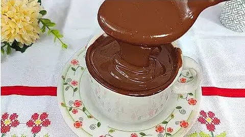 O chocolate quente cremoso é a bebida perfeita para aquecer em dias frios. Com uma...