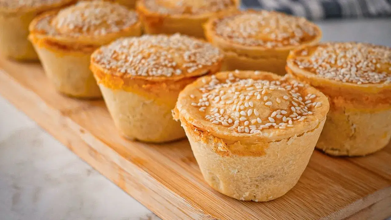 A empadinha sem glúten é uma opção deliciosa para quem quer reduzir o consumo de...