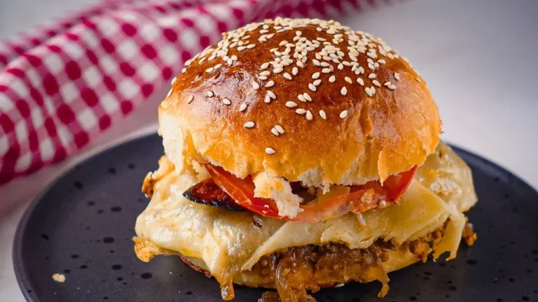 Lanche de Forno: Receita de Sanduíche com Bacon e Queijo