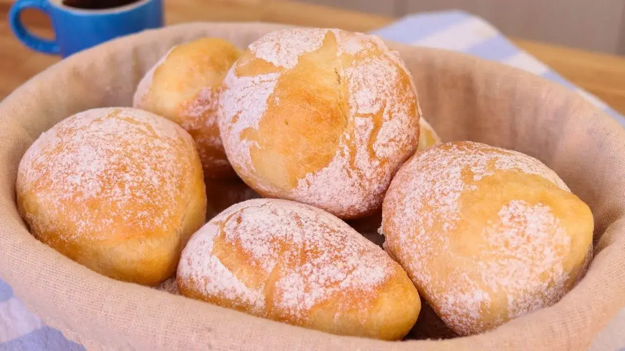 O pão caseiro de massa mole é perfeito para quem quer preparar pães fofinhos sem...