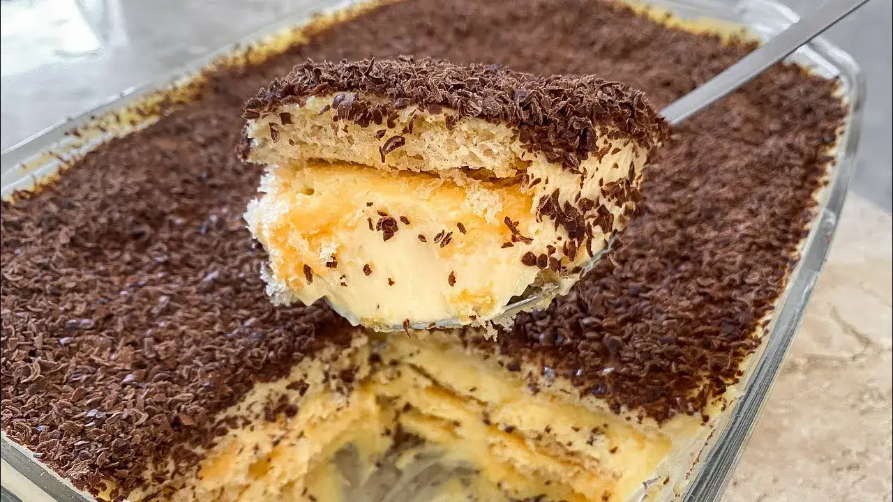 O pavê de maracujá é uma sobremesa prática, rápida e deliciosa, ideal para servir após...