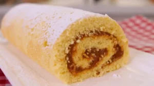 Rocambole de Doce de Leite com Massa com poucos Ingredientes