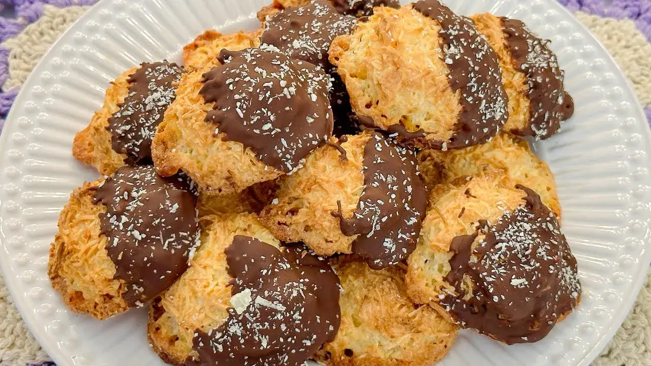 Biscoito de coco fácil que surpreende na primeira mordida
