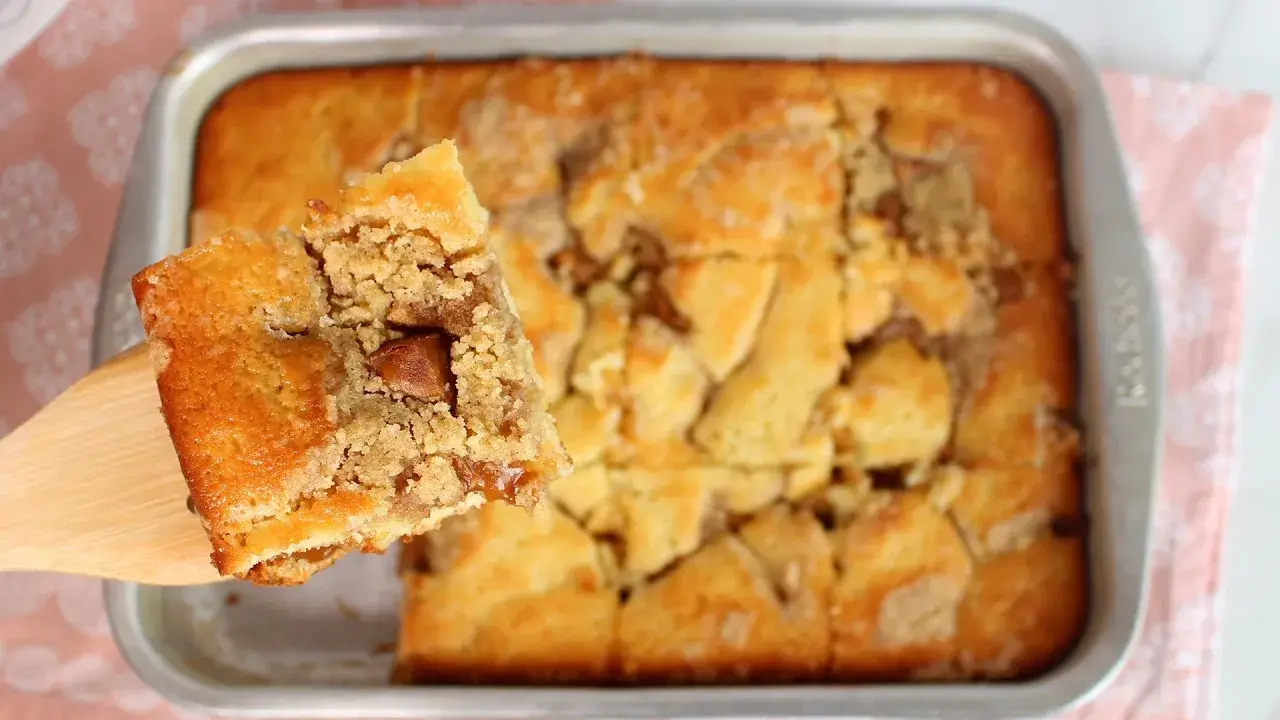 Bolo cuca com doce de leite: A receita que você vai querer fazer hoje