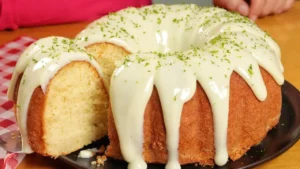 Bolo de Limão Fácil e Fofinho para o Café da Tarde