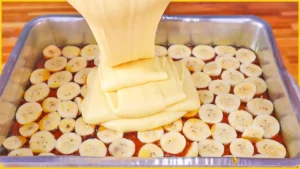 Bolo de banana caramelada fofinho para o seu cafezinho
