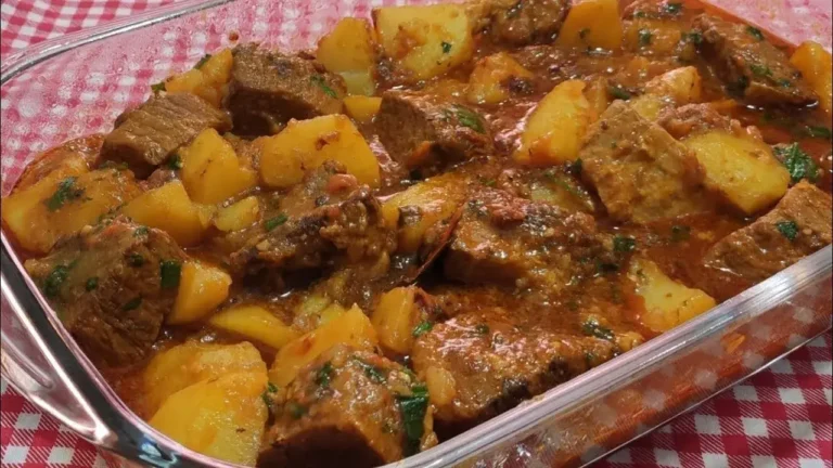Carne com batata suculenta que surpreende qualquer mesa