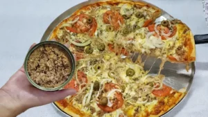 Pizza de atum caseira: Aprenda a fazer a massa e o recheio em casa