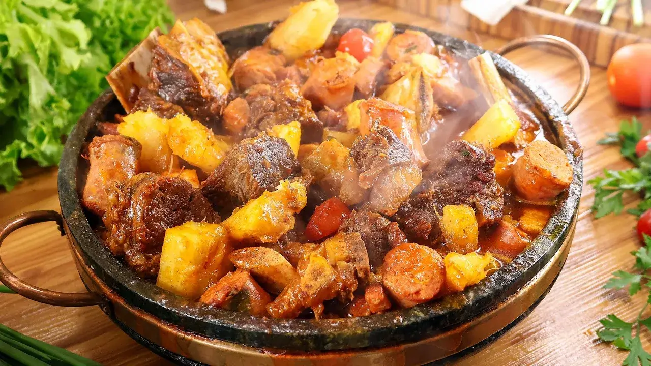 Vaca Atolada com Mandioca e Linguiça Receita Mineira