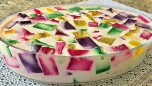 Gelatina Colorida de Natal com Creme Quatro Leites Tradicional