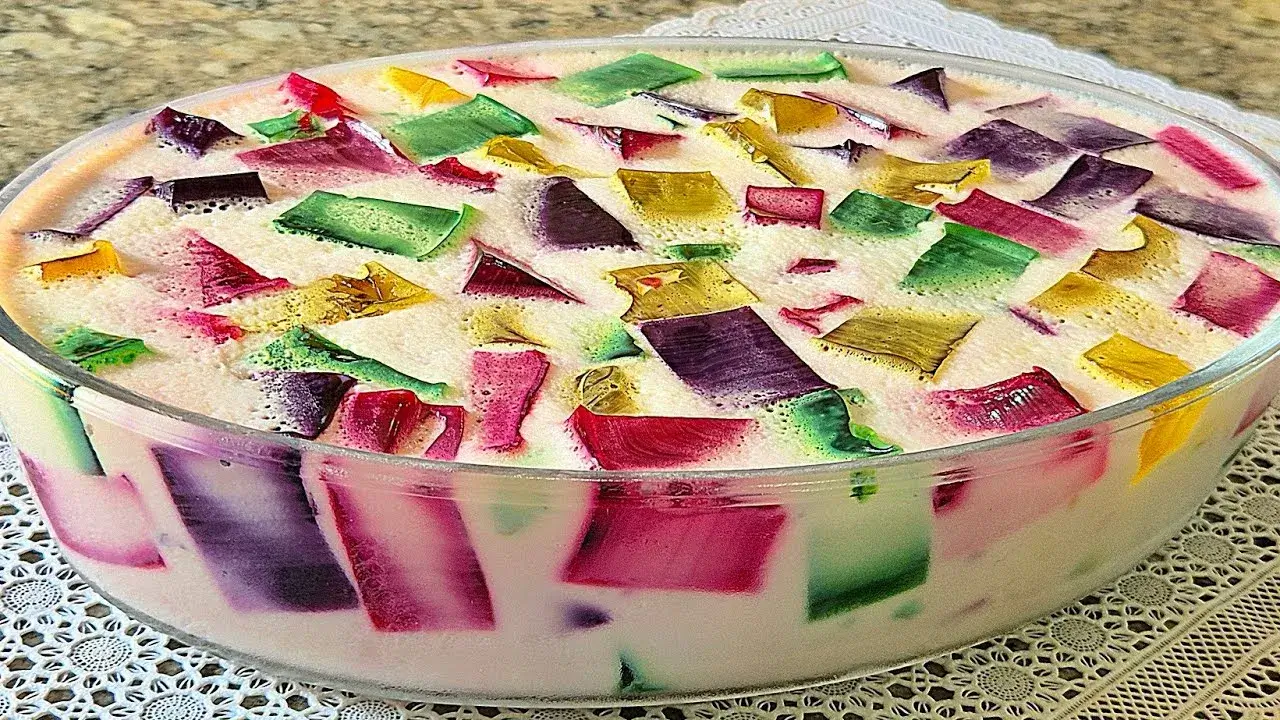 Gelatina Colorida de Natal com Creme Quatro Leites Tradicional