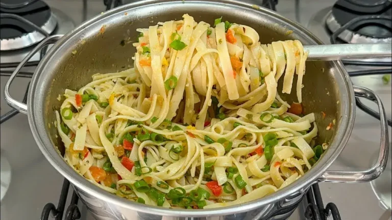 Macarrão temperadinho caseiro simples e bem saboroso