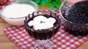 Sagu de vinho soltinho com creme de baunilha