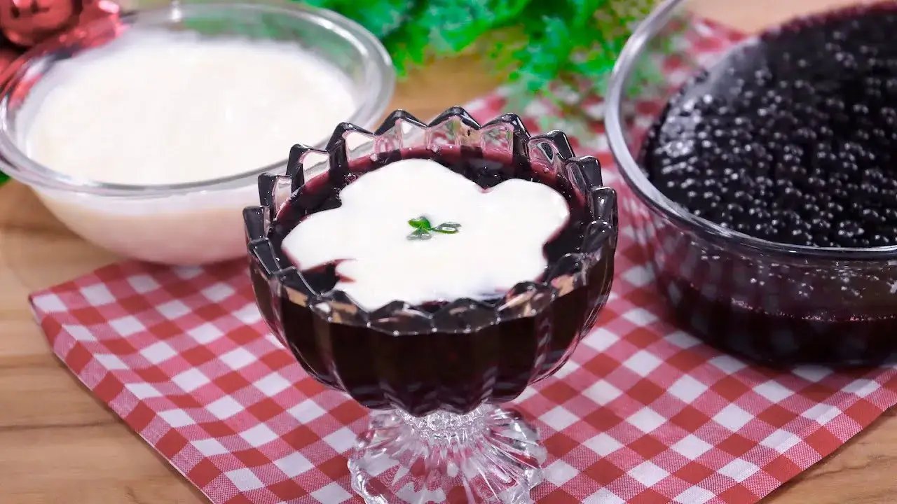 Sagu de vinho soltinho com creme de baunilha