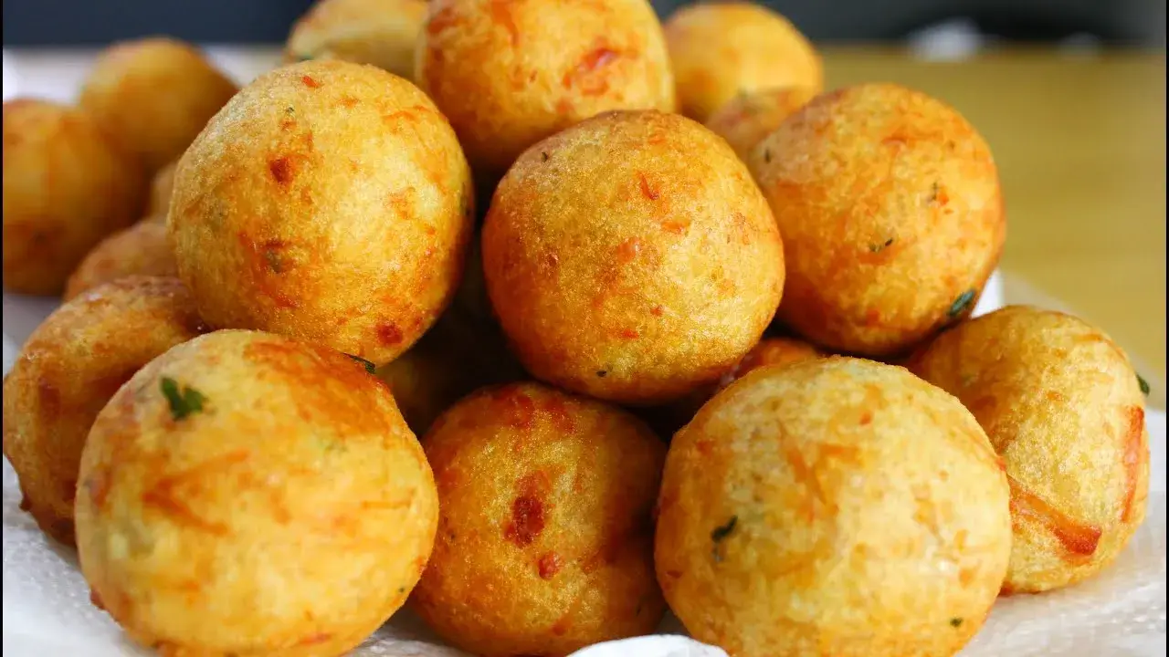 Bolinho de batata com frango fácil para fritar ou assar
