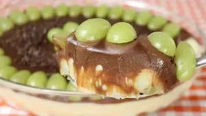 Bombom de Uva na Travessa Cremoso para a Sobremesa do Almoço
