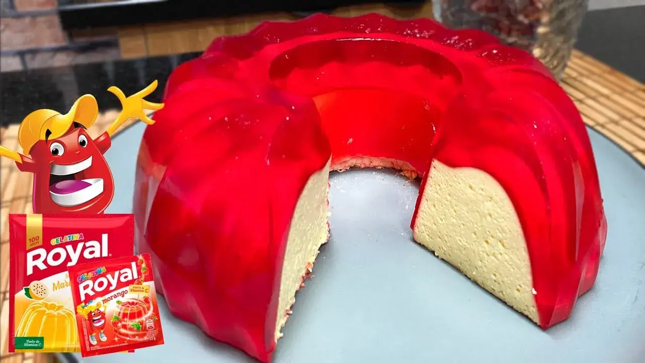Gelatina Cremosa Enfeitada com Creme de Leite