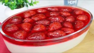 Sobremesa de Morango Cremosa com Gelatina e Creme de Baunilha
