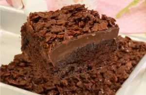 Bolo Crocante de Chocolate com Brigadeiro e Casquinha Cremosa para Vender ou Servir Gelado