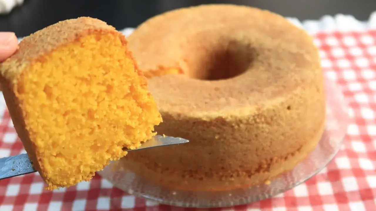 Bolo de Cenoura com Fubá Fofinho e Úmido para o Café da Tarde