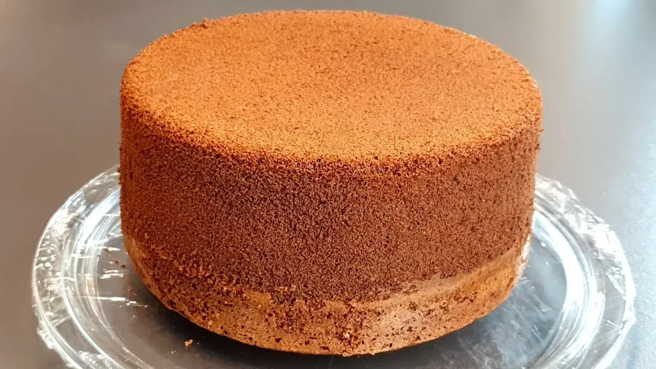 Bolo de Chocolate Alto e Macio Feito no Forno