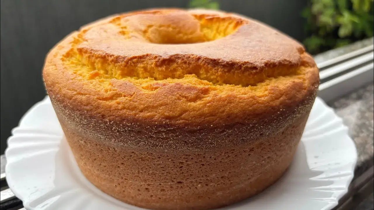 Bolo de Fubá com Creme de Leite para o Café da Tarde