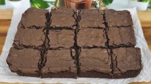 Brownie de Achocolatado Alpino Cremoso com Casquinha Crocante