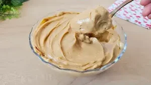 O creme belga de doce de leite é um recheio muito usado na confeitaria para...