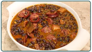Feijão Simples Bem Temperado na Panela de Pressão para o Almoço