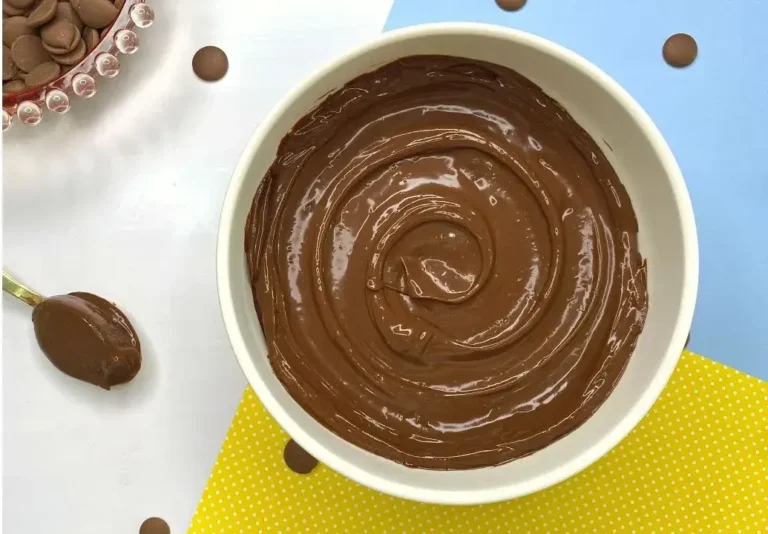 Ganache de Chocolate Meio Amargo para Recheio de Bolos