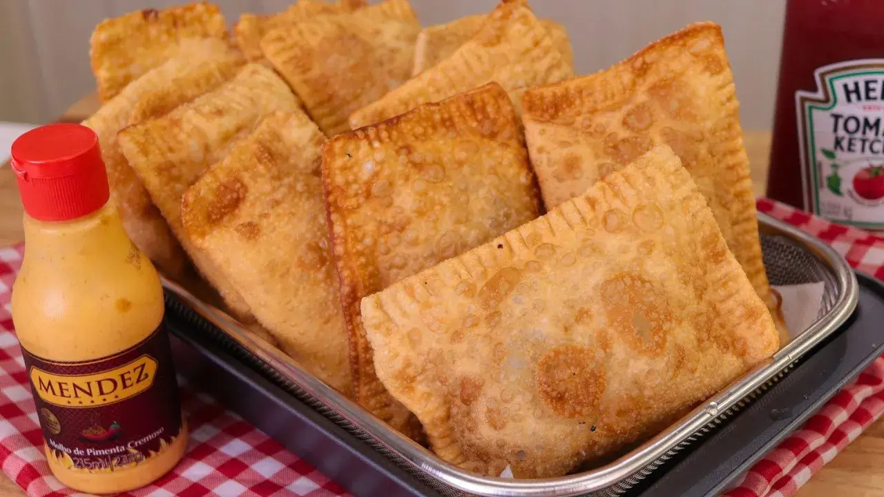 Pastel de Feira Crocante e Sequinho com Massa Caseira Fácil