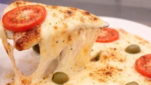 Pizza de Frigideira Fácil e Rápida: Massa Macia Feita no Fogão em Poucos Passos
