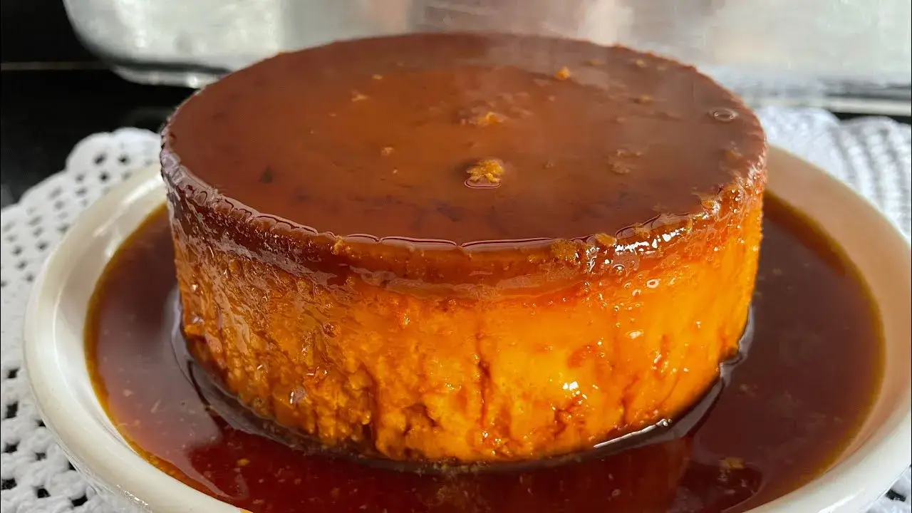 Pudim sem forno no fogão fácil e econômico feito na caneca