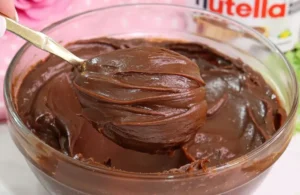 O recheio trufado de Nutella é perfeito para rechear bolos decorados, bolos de pote, brownies,...