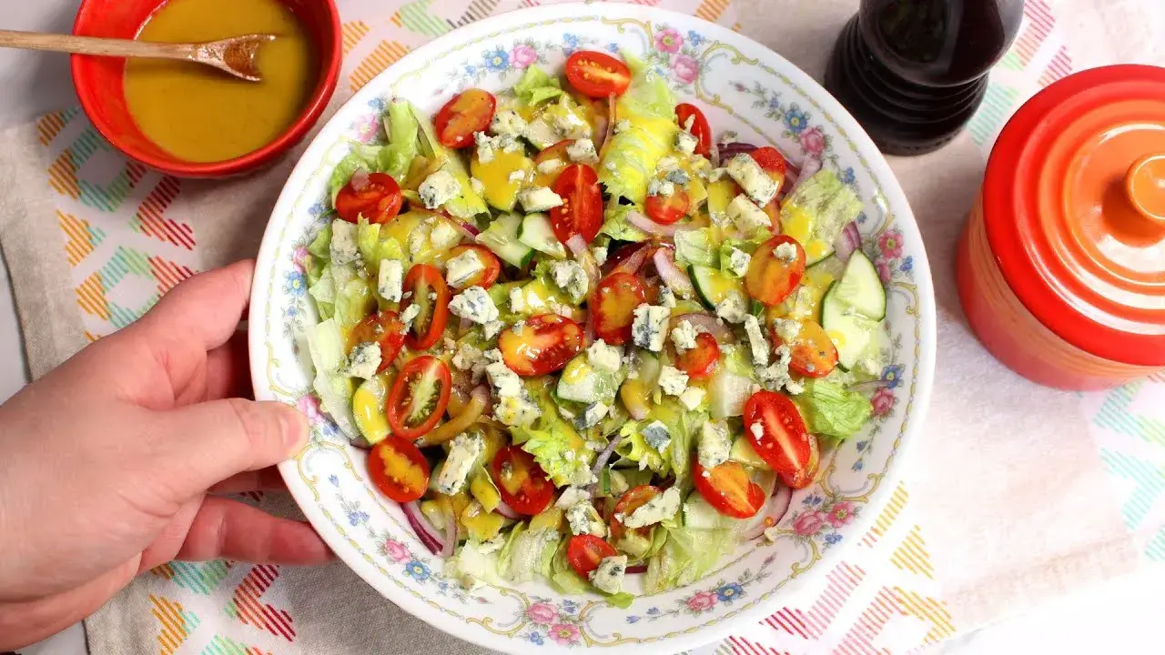 Salada Tropical com Molho de Mel e Mostarda Fresca e Colorida