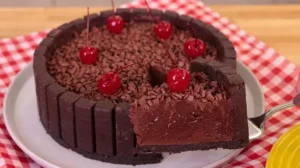 Torta de Chocolate Fácil e Sem Forno