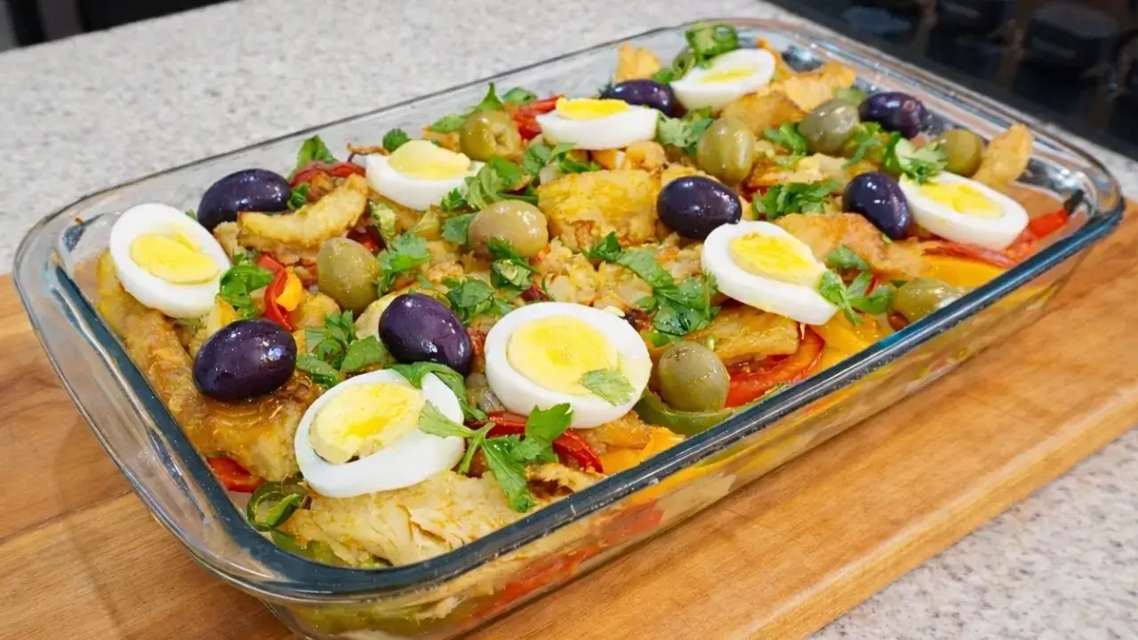 Bacalhoada no Forno com Batatas e Azeite Bem Suculenta