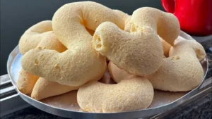 Biscoito de Polvilho Assado Fácil para o Café com Casquinha Crocante