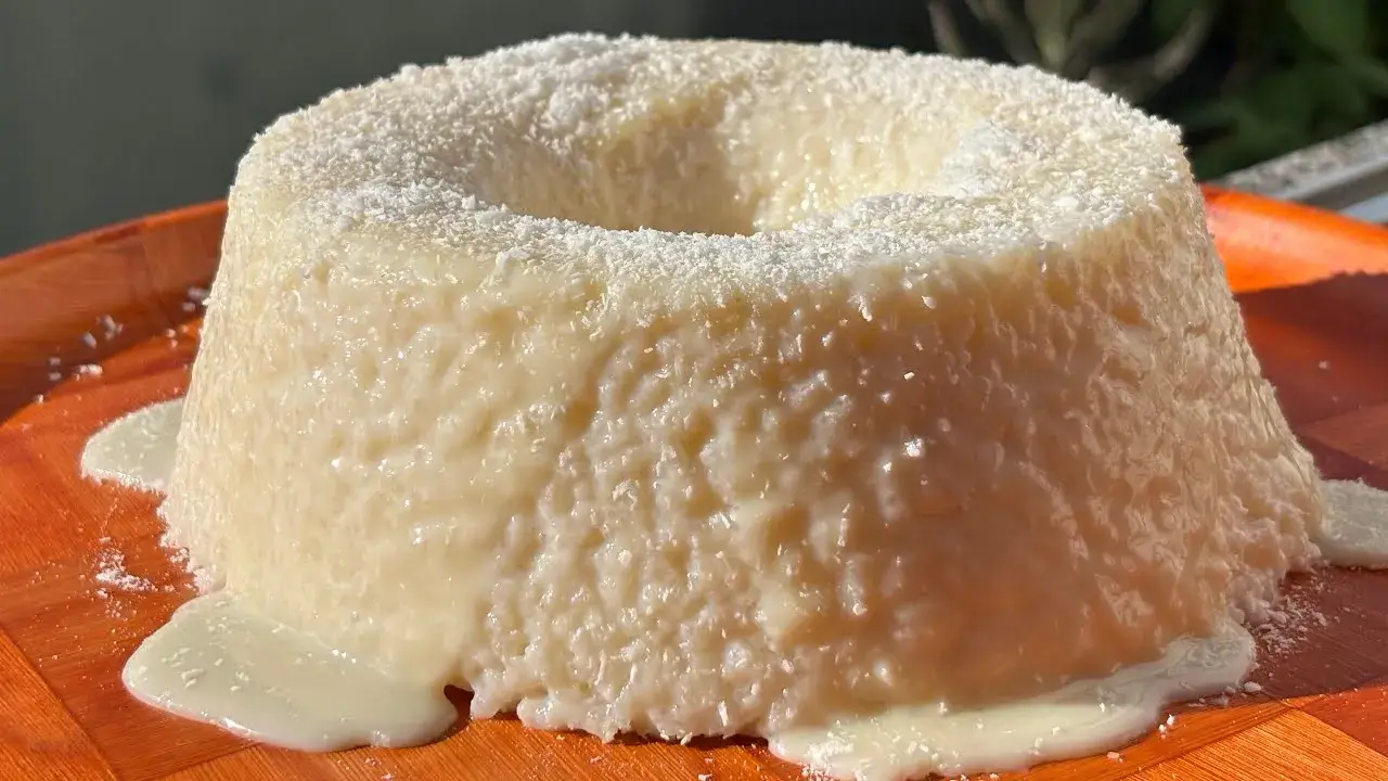 Bolo de Tapioca Gelado Cremoso com Coco e Leite Condensado