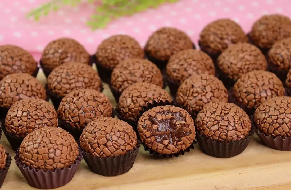Brigadeiro Gourmet Cremoso: Receita Perfeita para Vender ou Servir em Festas