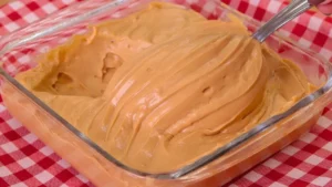 O creme belga de doce de leite é um recheio cremoso usado para bolos e...